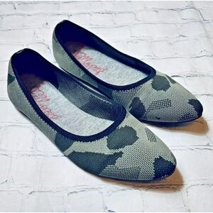 JELLY POP CHAMPS Green Camo Knit Pointy Toe Flats Women's 7.5 M (run Small